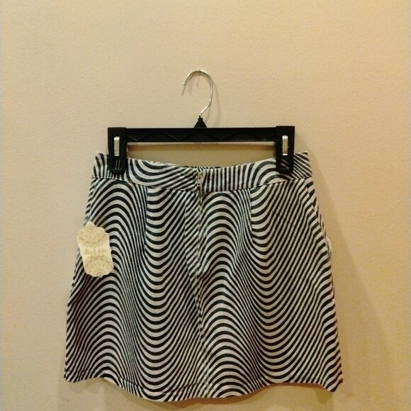 Funky Wave patterned skirt - Picture 3 of 6